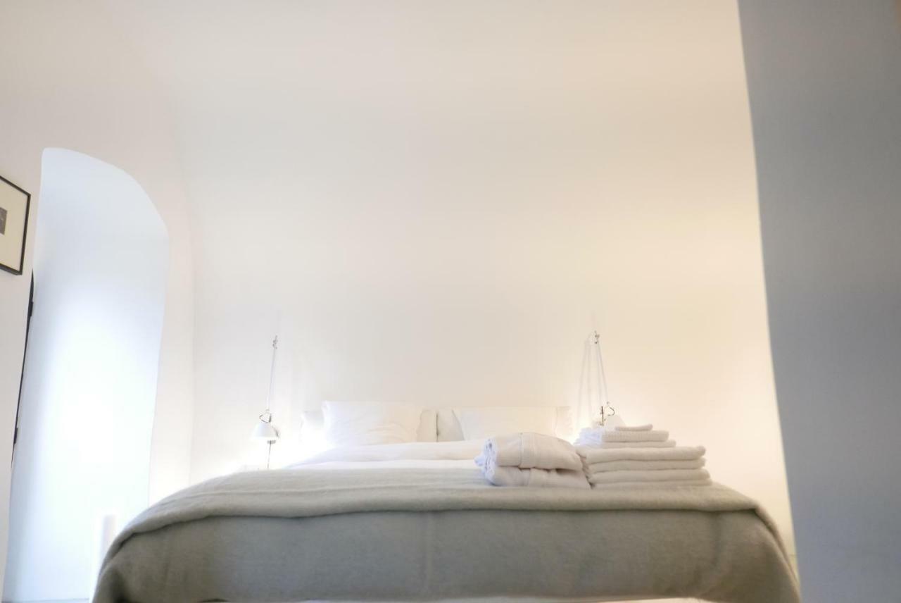 Tour Sarrazine De Montaren Bed and Breakfast Buitenkant foto