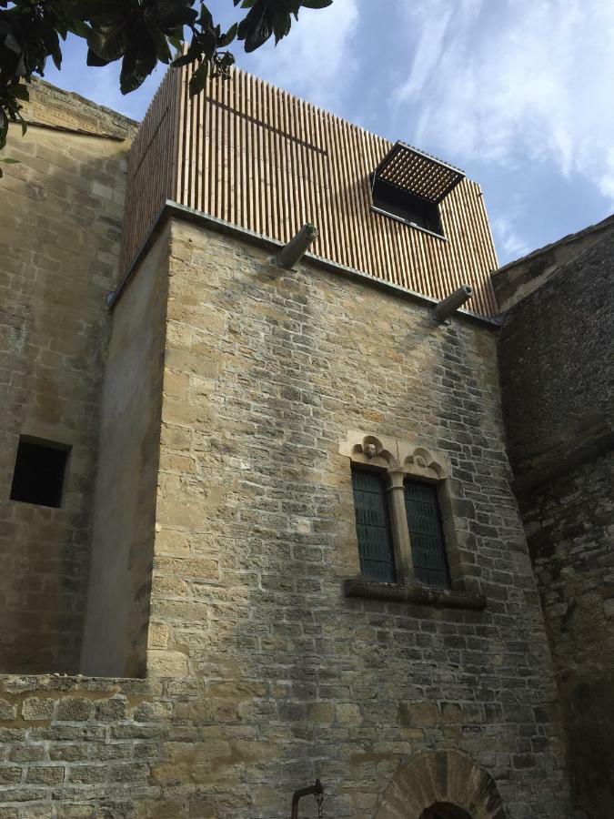 Tour Sarrazine De Montaren Bed and Breakfast Buitenkant foto